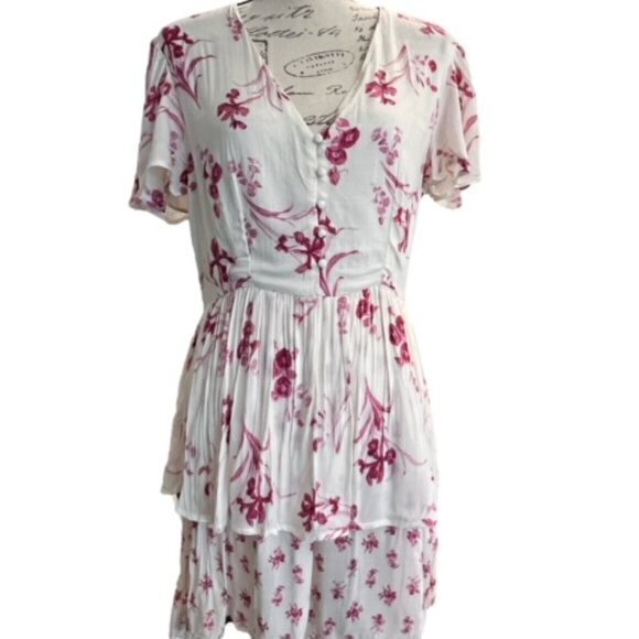 NWT Coco Jaimeson Floral Tiered Flowy Feminine Mini Dress Juniors Size Large - Picture 2 of 16